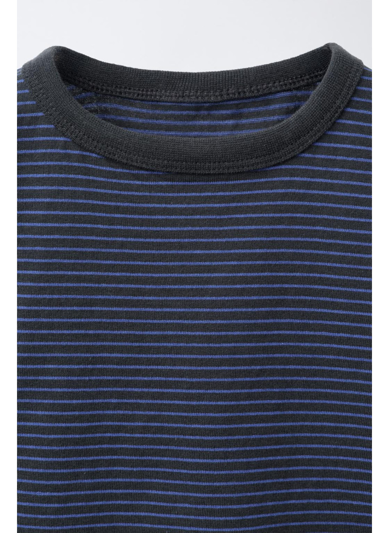 ФУТБОЛКА В ПОЛОСКУ С КОНТРАСТНЫМИ ДЕТАЛЯМИ ФУТБОЛКА В ПОЛОСКУ С КОНТРАСТНЫМИ ДЕТАЛЯМИ