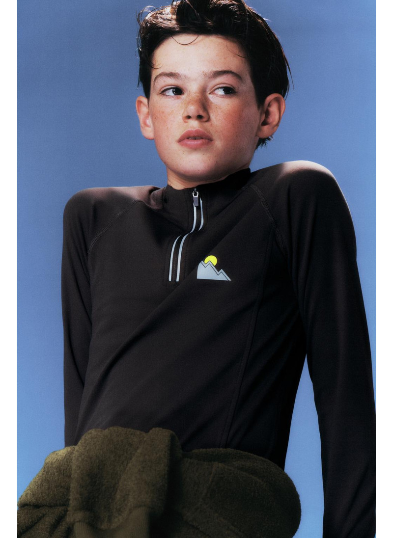 Футболка из коллекции лыжной одежды с термоэффектом Футболка из коллекции лыжной одежды с термоэффектом