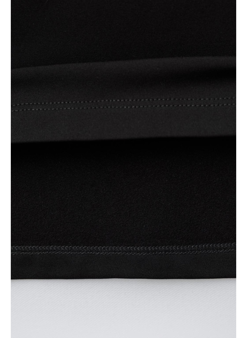 Футболка из коллекции лыжной одежды с термоэффектом Футболка из коллекции лыжной одежды с термоэффектом