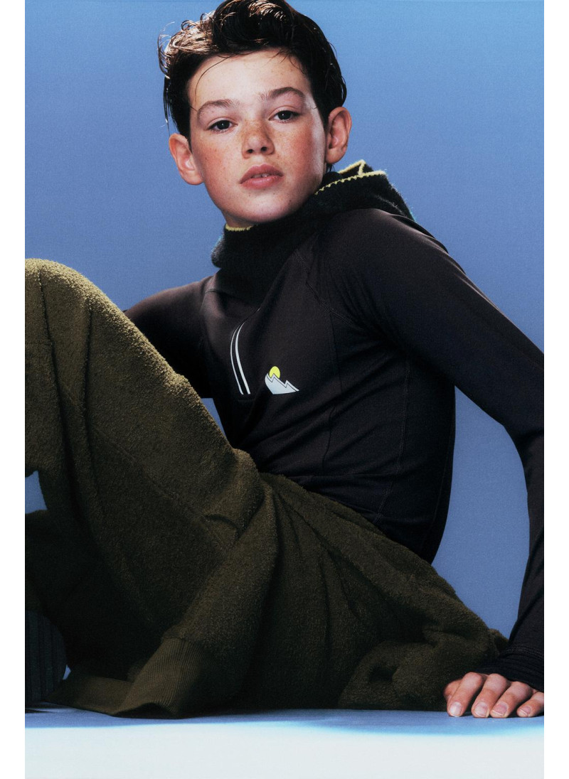 Футболка из коллекции лыжной одежды с термоэффектом Футболка из коллекции лыжной одежды с термоэффектом