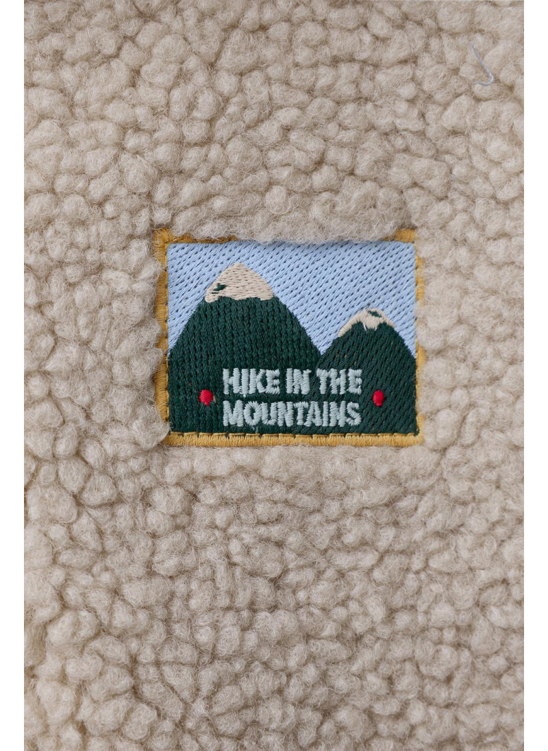 Полушубок из аккуратноподделанного меха с капюшоном и контрастной отделкой Полушубок из аккуратноподделанного меха с капюшоном и контрастной отделкой