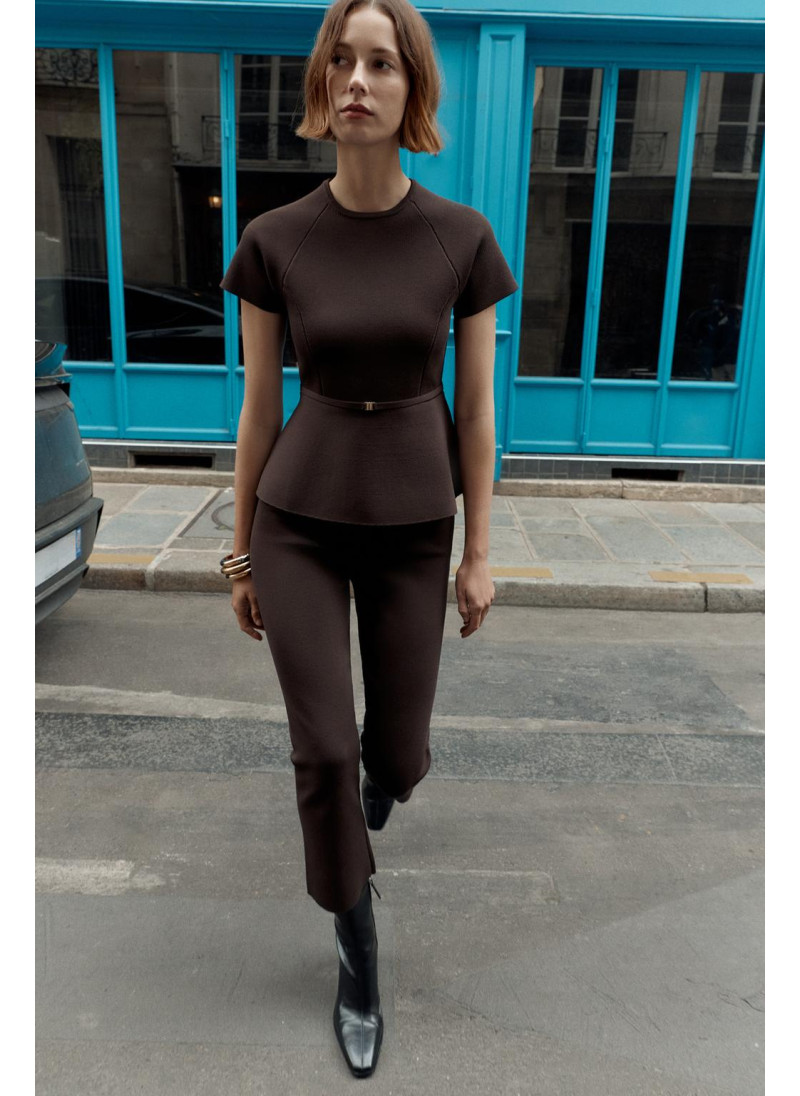 Топ с поясом и расклешенной...