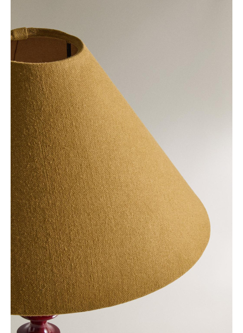 Металлическая настольная лампа Металлическая настольная лампа