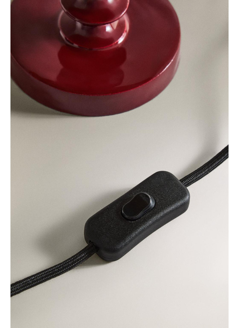 Металлическая настольная лампа Металлическая настольная лампа