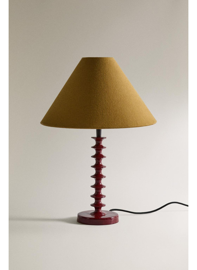 Металлическая настольная лампа Металлическая настольная лампа