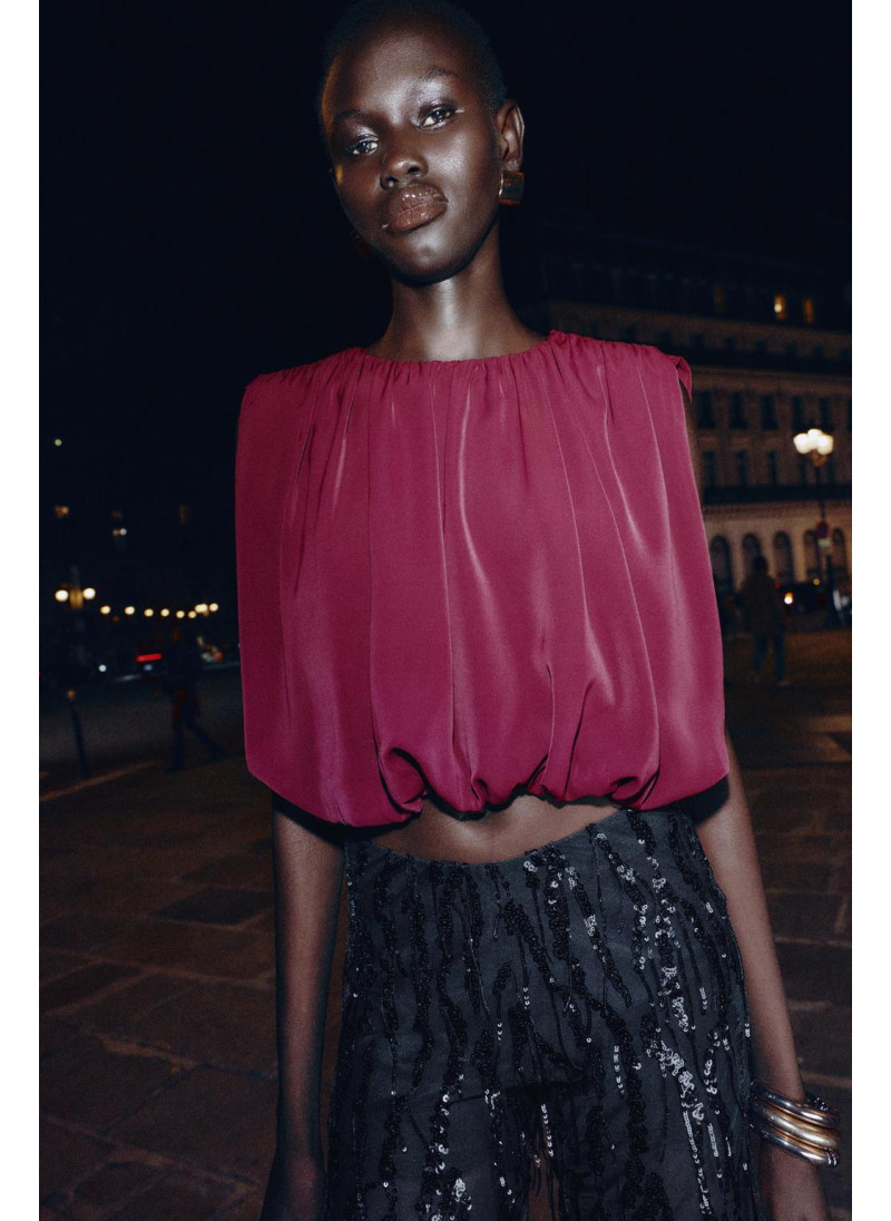 Топ с драпировкой и объемным низом Топ с драпировкой и объемным низом