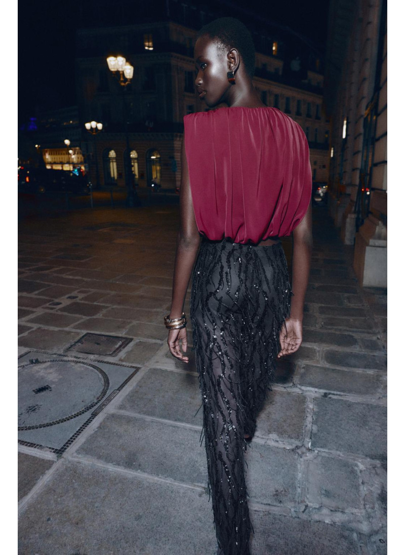 Топ с драпировкой и объемным низом Топ с драпировкой и объемным низом