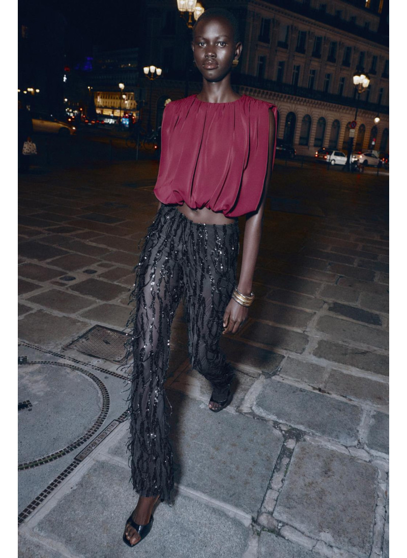 Топ с драпировкой и объемным низом Топ с драпировкой и объемным низом