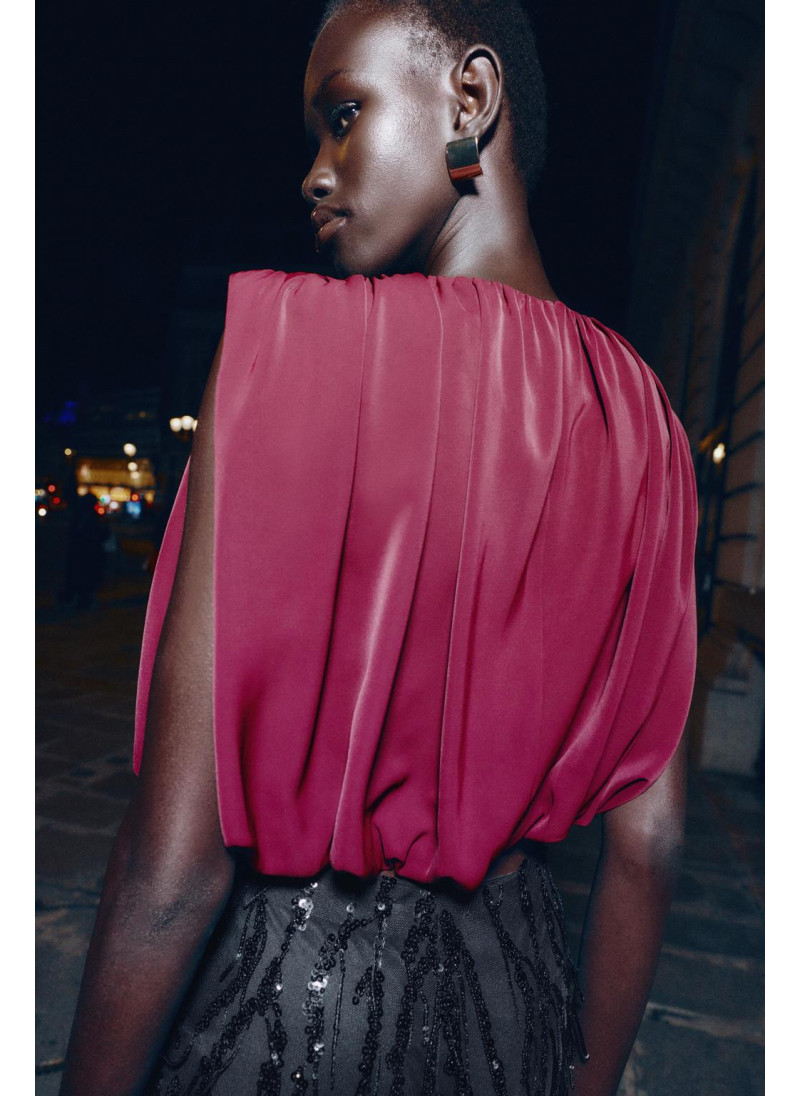 Топ с драпировкой и объемным низом Топ с драпировкой и объемным низом