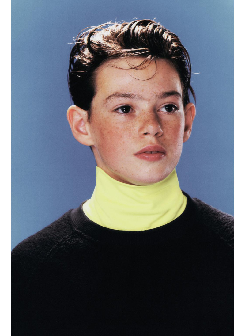 Костюм из свитшота и широких брюк с текстурой ярлыка Костюм из свитшота и широких брюк с текстурой ярлыка