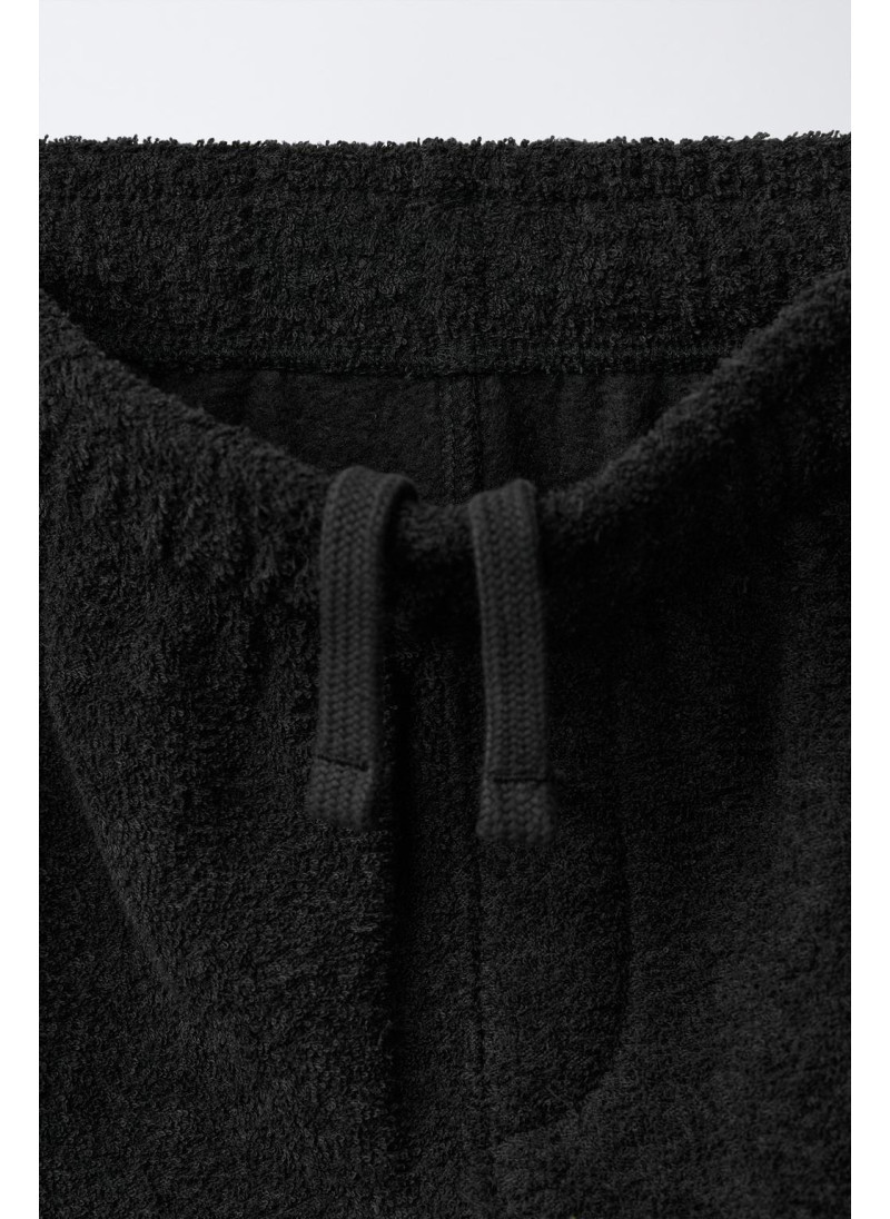 Костюм из свитшота и широких брюк с текстурой ярлыка Костюм из свитшота и широких брюк с текстурой ярлыка