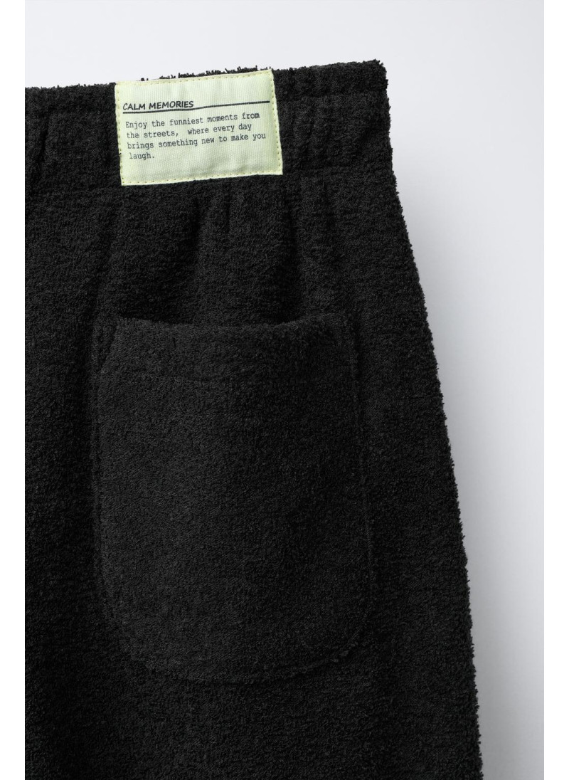 Костюм из свитшота и широких брюк с текстурой ярлыка Костюм из свитшота и широких брюк с текстурой ярлыка