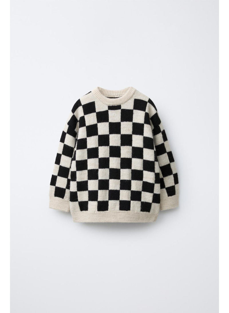 Вязаный свитер в клетку