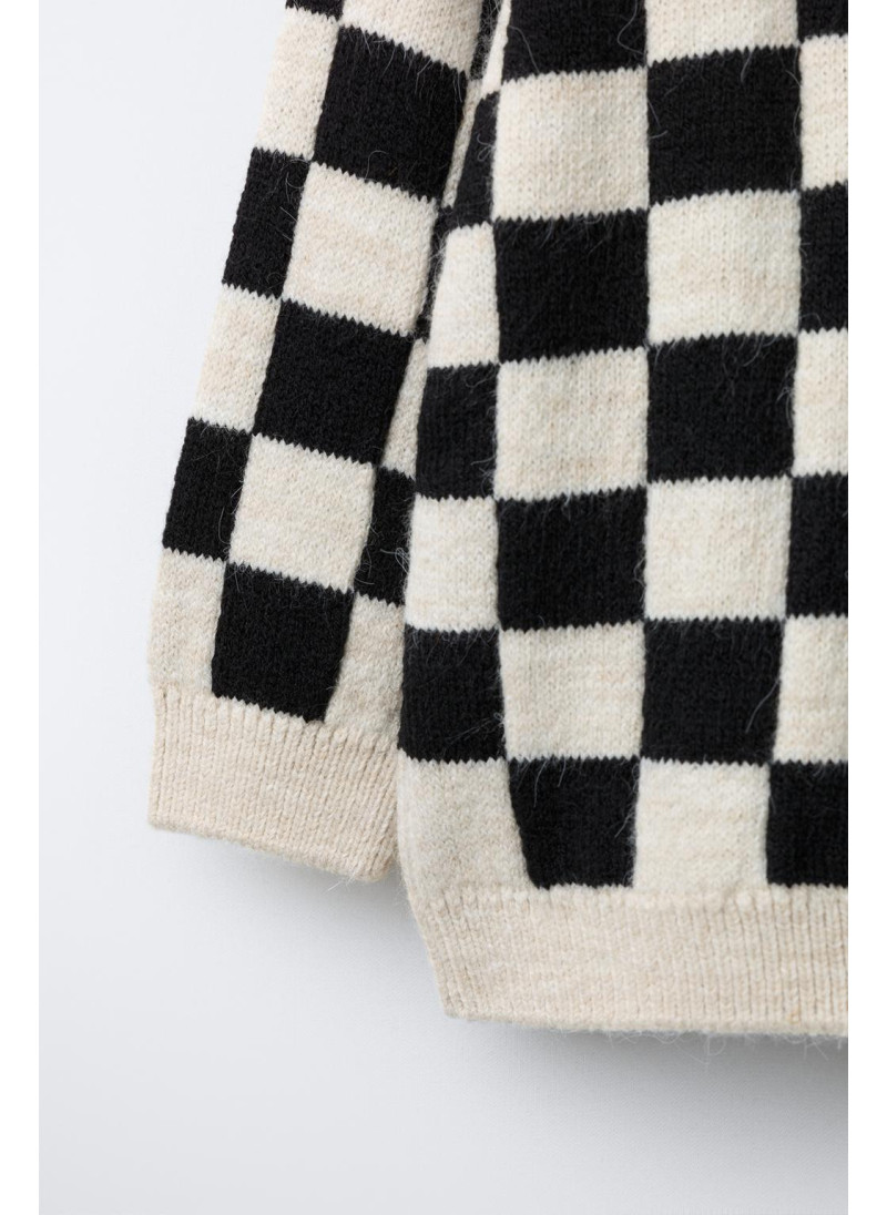 Вязаный свитер в клетку Вязаный свитер в клетку