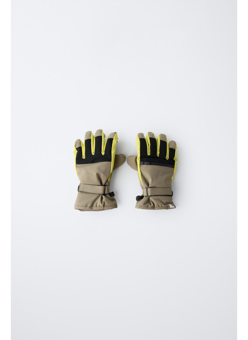 Перчатки из коллекции ветр�...