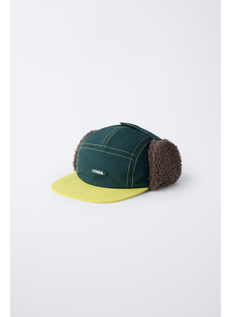 Кепка коллекции лыжной одежды из искусственного меха Кепка коллекции лыжной одежды из искусственного меха