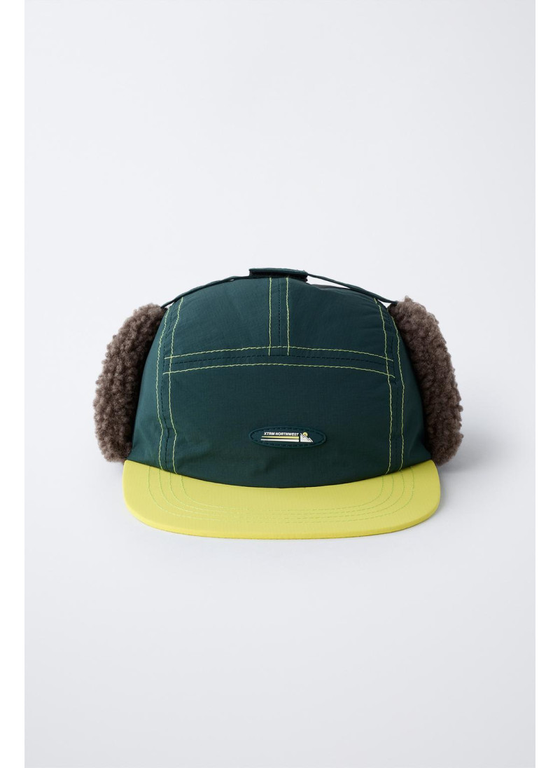 Кепка коллекции лыжной одежды из искусственного меха Кепка коллекции лыжной одежды из искусственного меха