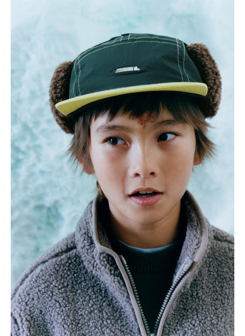 Кепка коллекции лыжной одежды из искусственного меха Кепка коллекции лыжной одежды из искусственного меха