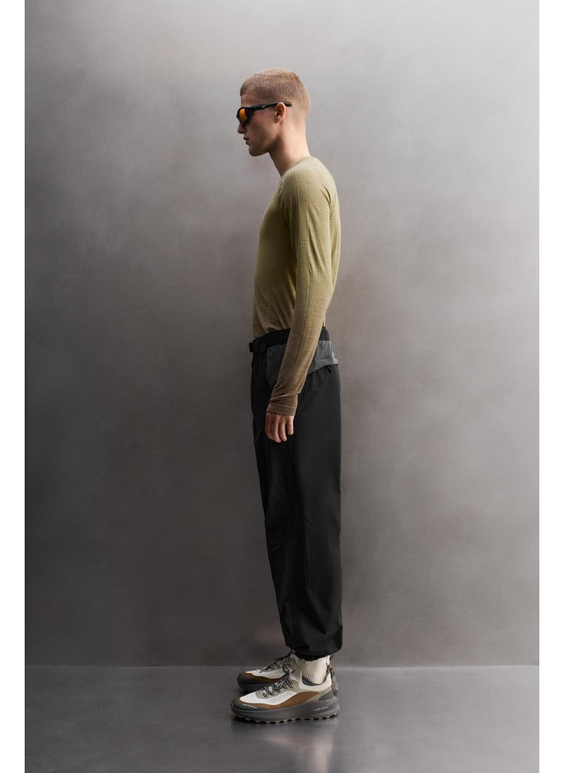 БРЮКИ ИЗ КОМБИНИРОВАННОЙ ВЫСОКОТЕХНОЛОГИЧНОЙ ТКАНИ С РЕМНЕМ БРЮКИ ИЗ КОМБИНИРОВАННОЙ ВЫСОКОТЕХНОЛОГИЧНОЙ ТКАНИ С РЕМНЕМ