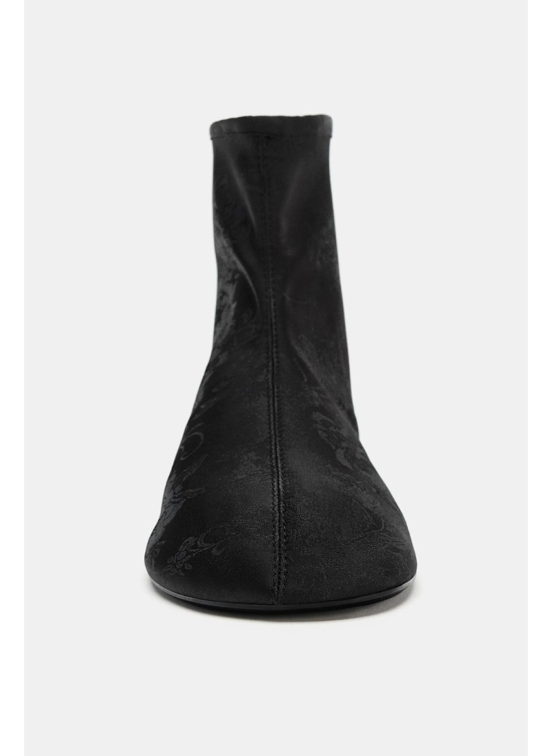 АТЛАСНЫЕ БОТИНКИ НА ПЛОСКОЙ ПОДОШВЕ АТЛАСНЫЕ БОТИНКИ НА ПЛОСКОЙ ПОДОШВЕ