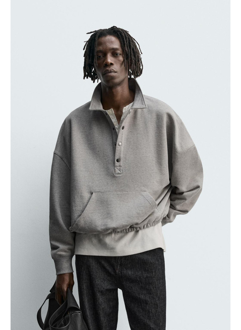 ТОЛСТОВКА-ПОЛО СВОБОДНОГО КРОЯ ТОЛСТОВКА-ПОЛО СВОБОДНОГО КРОЯ