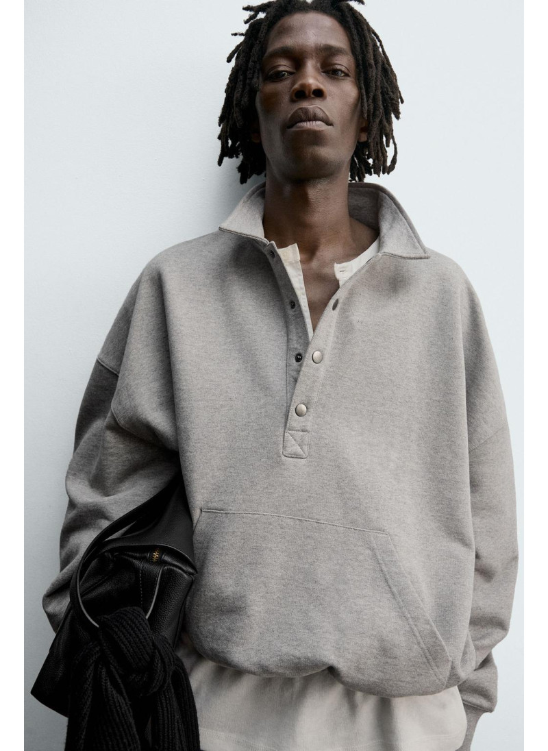 ТОЛСТОВКА-ПОЛО СВОБОДНОГО КРОЯ ТОЛСТОВКА-ПОЛО СВОБОДНОГО КРОЯ