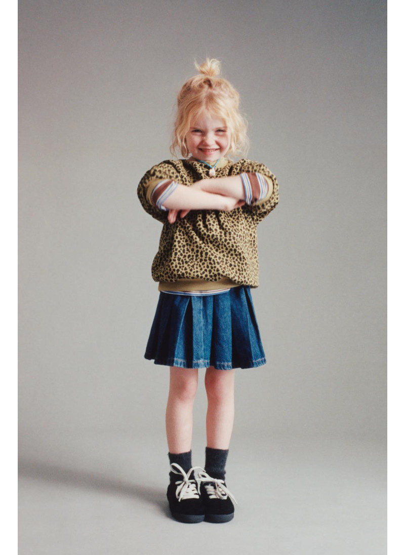 ТОЛСТОВКА ИЗ ПЛОТНОЙ ТКАНИ С АНИМАЛИСТИЧЕСКИМ ПРИНТОМ ТОЛСТОВКА ИЗ ПЛОТНОЙ ТКАНИ С АНИМАЛИСТИЧЕСКИМ ПРИНТОМ