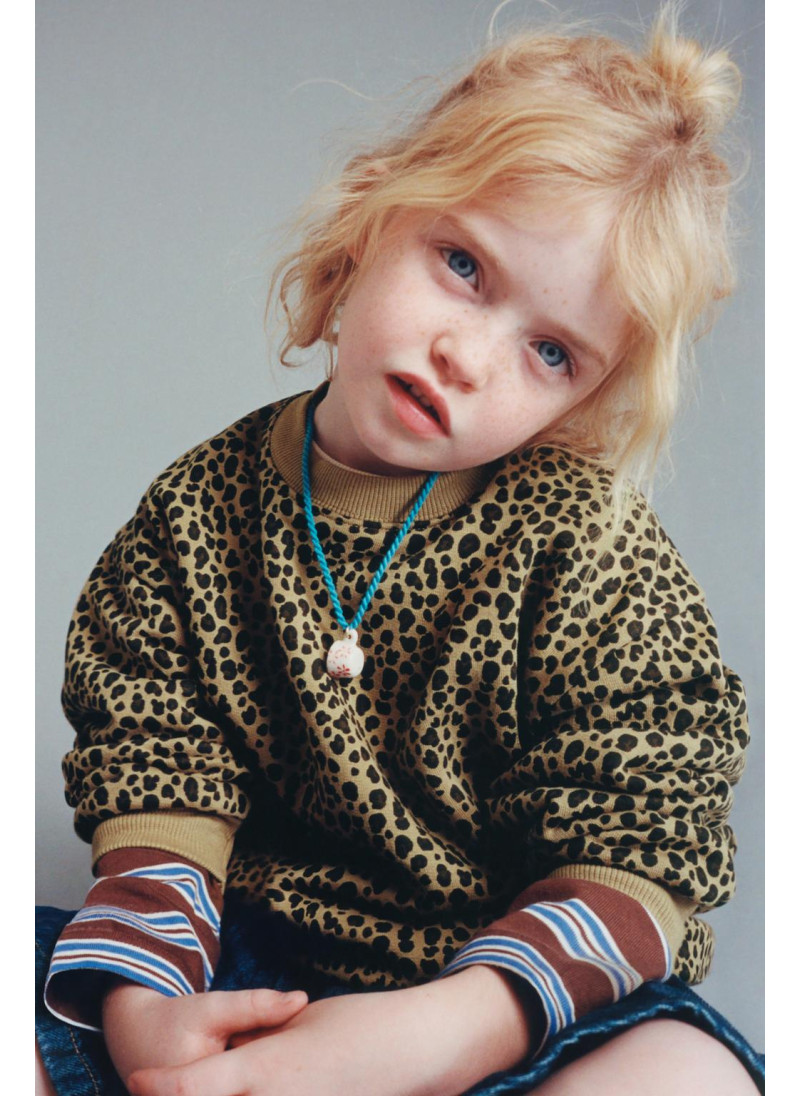 ТОЛСТОВКА ИЗ ПЛОТНОЙ ТКАНИ С АНИМАЛИСТИЧЕСКИМ ПРИНТОМ ТОЛСТОВКА ИЗ ПЛОТНОЙ ТКАНИ С АНИМАЛИСТИЧЕСКИМ ПРИНТОМ