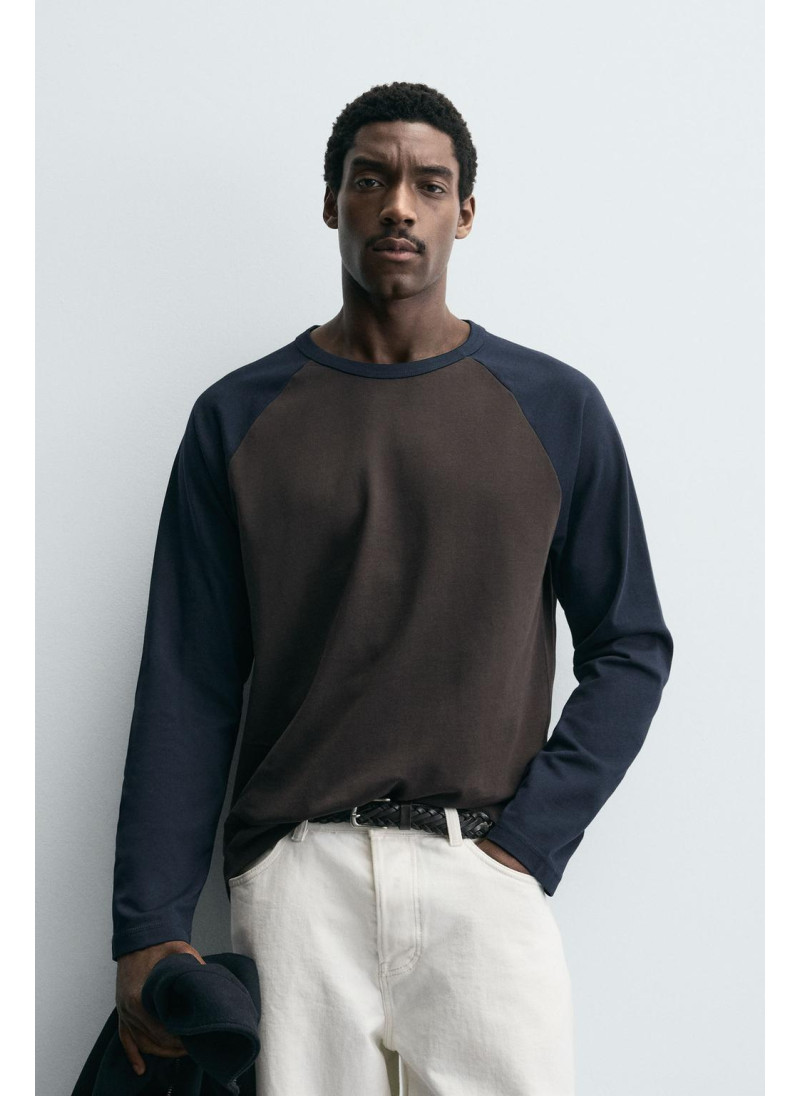 ФУТБОЛКА КОЛОР-БЛОК С РУКАВАМИ РЕГЛАН ФУТБОЛКА КОЛОР-БЛОК С РУКАВАМИ РЕГЛАН