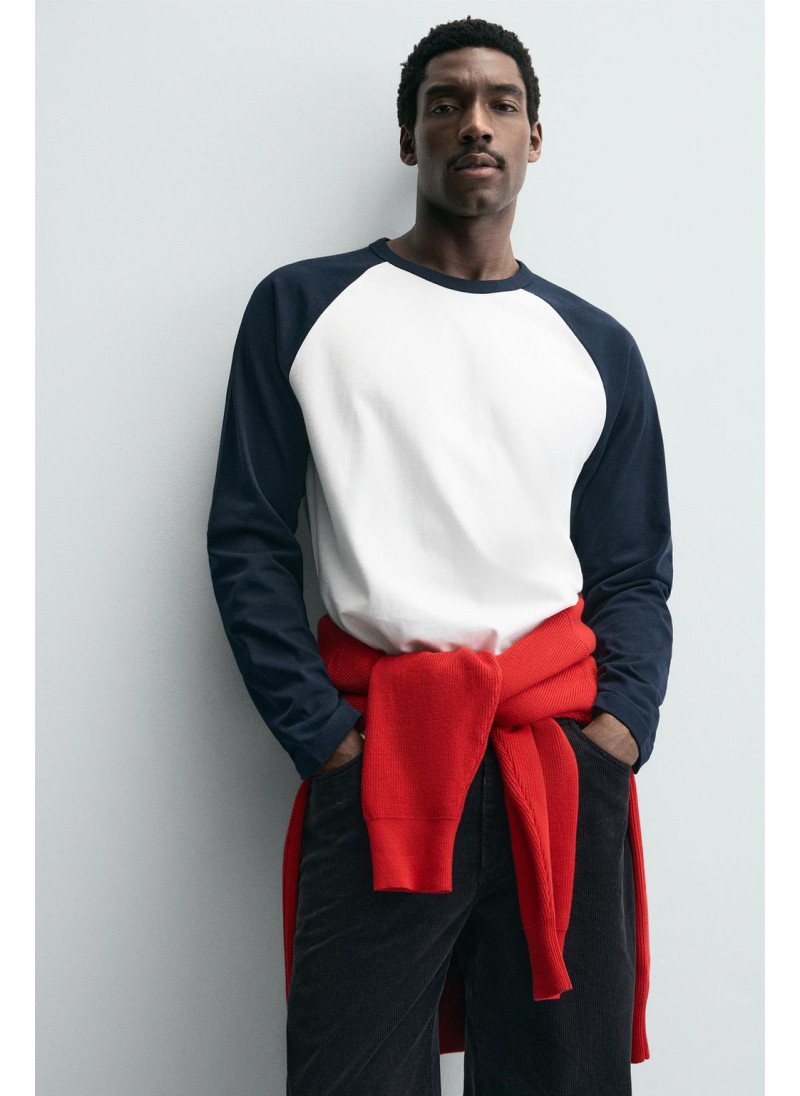 ФУТБОЛКА КОЛОР-БЛОК С РУКАВАМИ РЕГЛАН ФУТБОЛКА КОЛОР-БЛОК С РУКАВАМИ РЕГЛАН