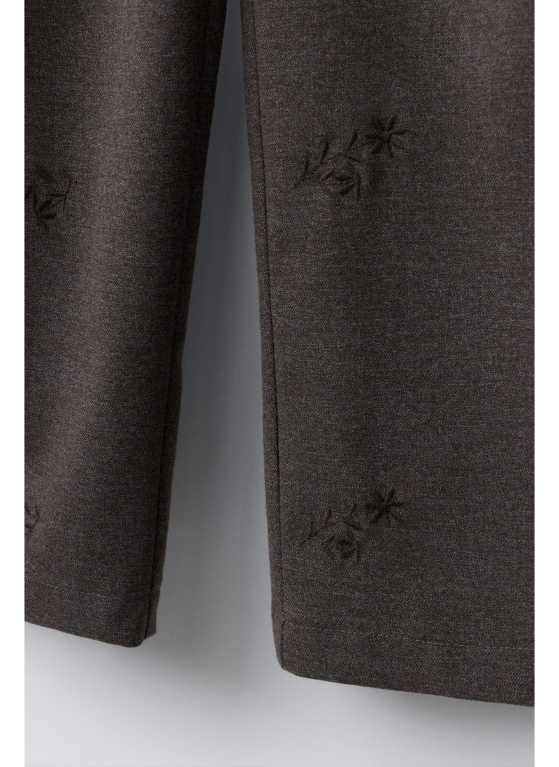 МЯГКИЕ БРЮКИ BARREL С ВЫШИВКОЙ ЦВЕТОВ МЯГКИЕ БРЮКИ BARREL С ВЫШИВКОЙ ЦВЕТОВ