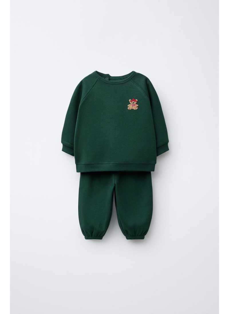 КОМПЛЕКТ ИЗ ТОЛСТОВКИ С МАХРОВОЙ АППЛИКАЦИЕЙ И БРЮК-ДЖОГГЕРОВ КОМПЛЕКТ ИЗ ТОЛСТОВКИ С МАХРОВОЙ АППЛИКАЦИЕЙ И БРЮК-ДЖОГГЕРОВ