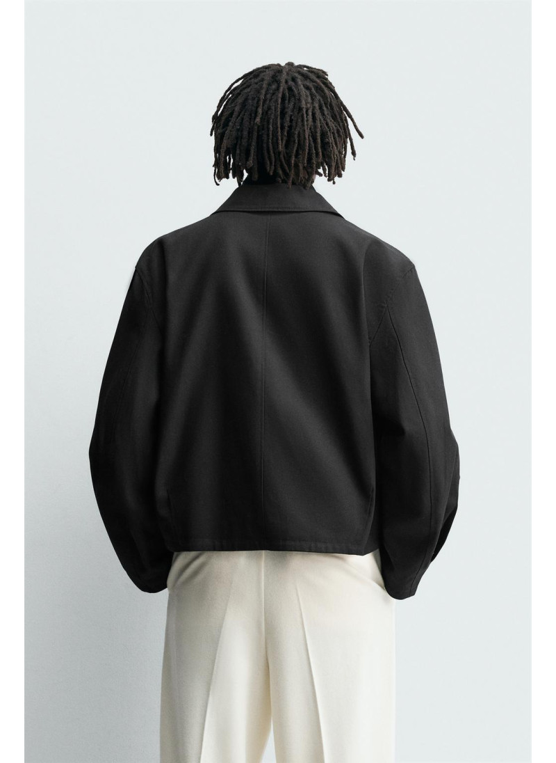 КУРТКА ИЗ РЕЛЬЕФНОЙ ТКАНИ С МОЛНИЕЙ КУРТКА ИЗ РЕЛЬЕФНОЙ ТКАНИ С МОЛНИЕЙ