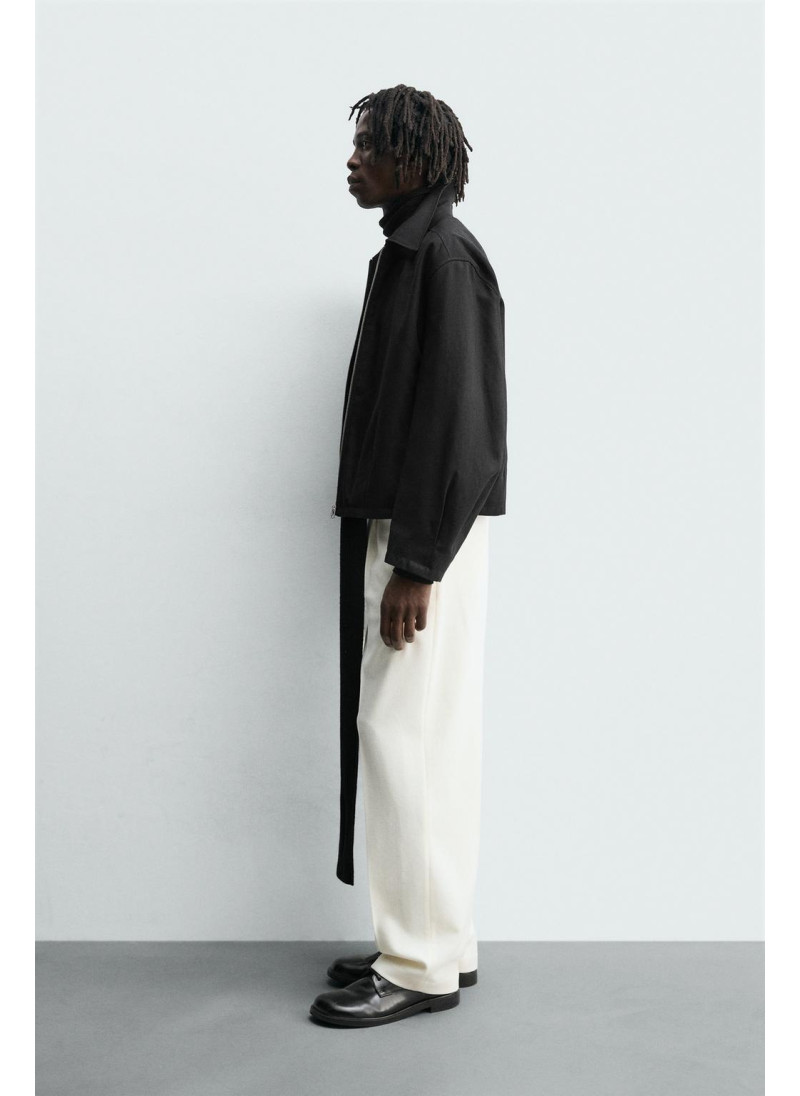 КУРТКА ИЗ РЕЛЬЕФНОЙ ТКАНИ С МОЛНИЕЙ КУРТКА ИЗ РЕЛЬЕФНОЙ ТКАНИ С МОЛНИЕЙ