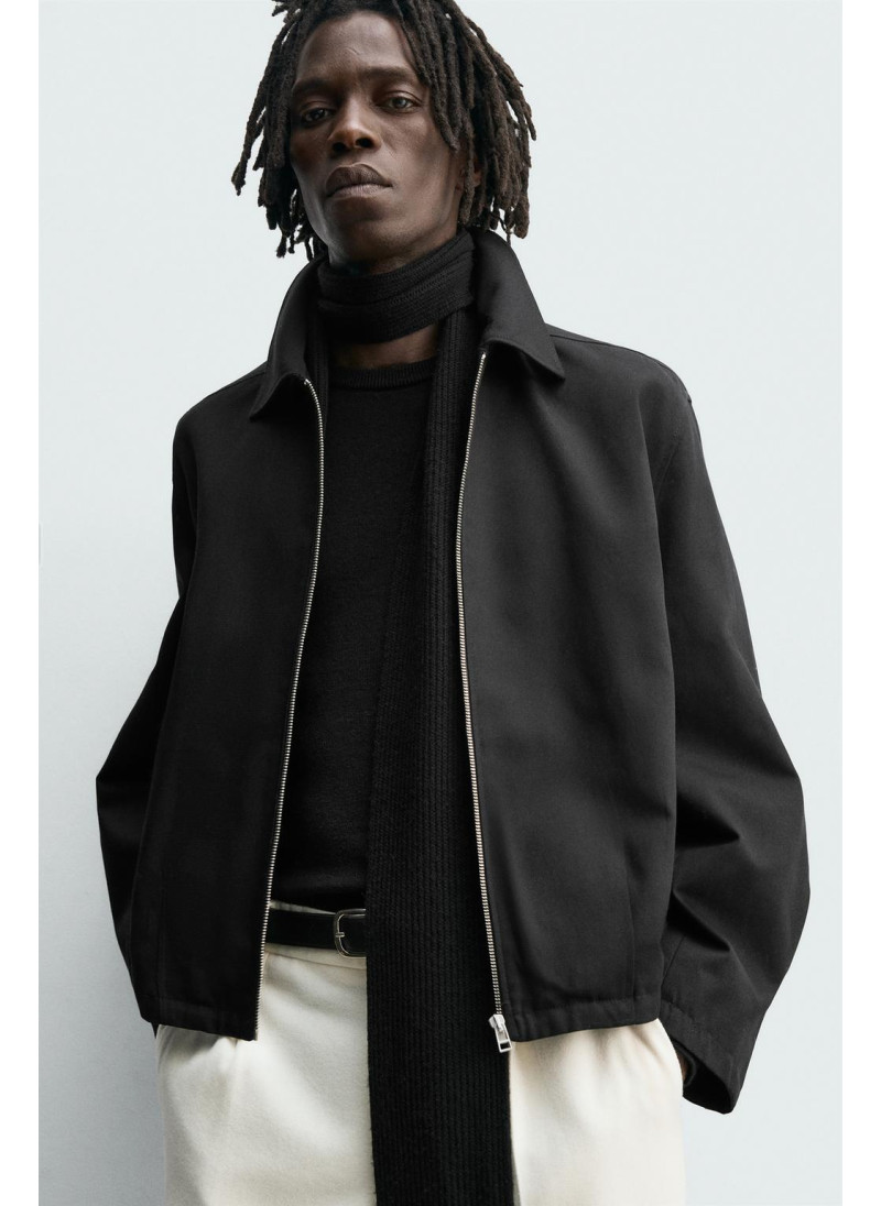 КУРТКА ИЗ РЕЛЬЕФНОЙ ТКАНИ С МОЛНИЕЙ КУРТКА ИЗ РЕЛЬЕФНОЙ ТКАНИ С МОЛНИЕЙ