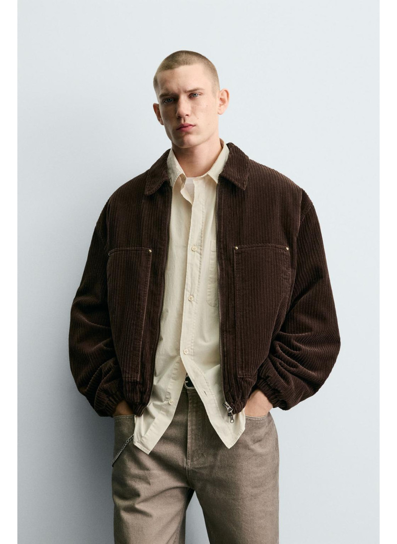 УКОРОЧЕННАЯ СТЕГАНАЯ КУРТКА ИЗ ВЕЛЬВЕТА УКОРОЧЕННАЯ СТЕГАНАЯ КУРТКА ИЗ ВЕЛЬВЕТА