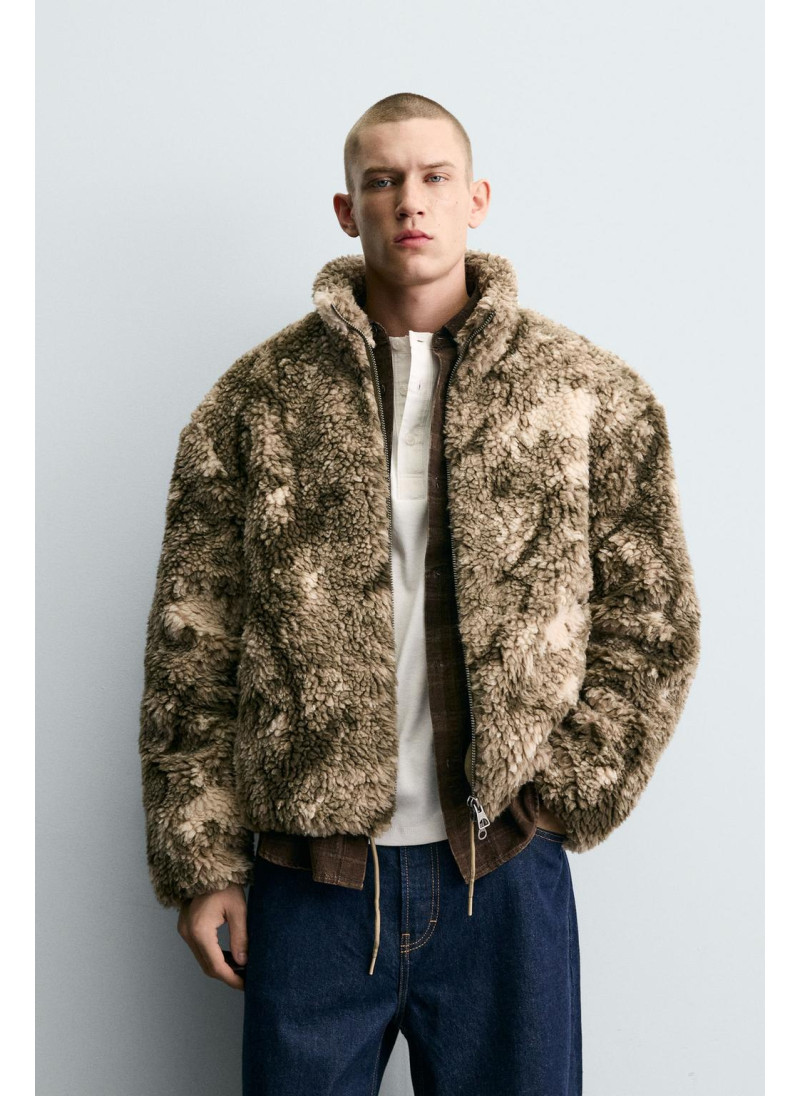 КУРТКА ИЗ ИСКУССТВЕННОЙ ОВЧИНЫ С ПРИНТОМ КУРТКА ИЗ ИСКУССТВЕННОЙ ОВЧИНЫ С ПРИНТОМ