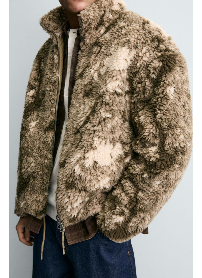 КУРТКА ИЗ ИСКУССТВЕННОЙ ОВЧИНЫ С ПРИНТОМ КУРТКА ИЗ ИСКУССТВЕННОЙ ОВЧИНЫ С ПРИНТОМ