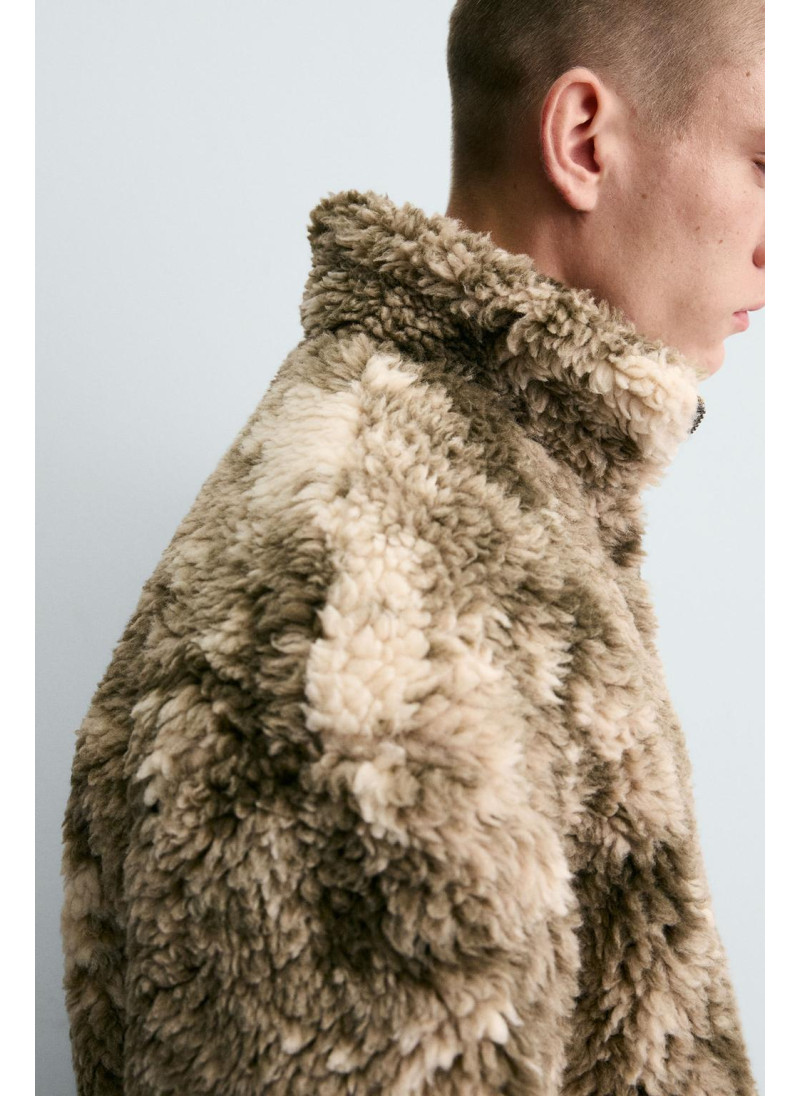 КУРТКА ИЗ ИСКУССТВЕННОЙ ОВЧИНЫ С ПРИНТОМ КУРТКА ИЗ ИСКУССТВЕННОЙ ОВЧИНЫ С ПРИНТОМ