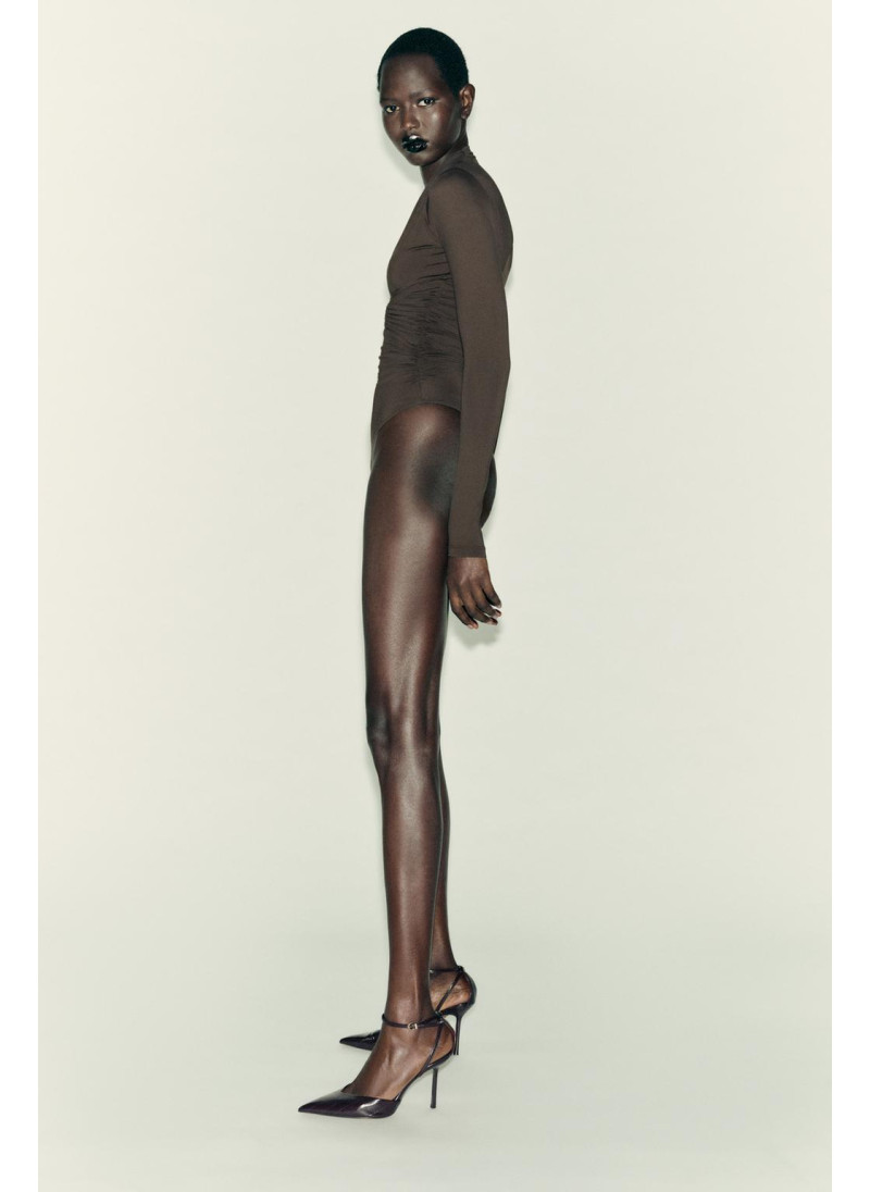 БОДИ ИЗ ПОЛИАМИДА С ДРАПИРОВКОЙ БОДИ ИЗ ПОЛИАМИДА С ДРАПИРОВКОЙ