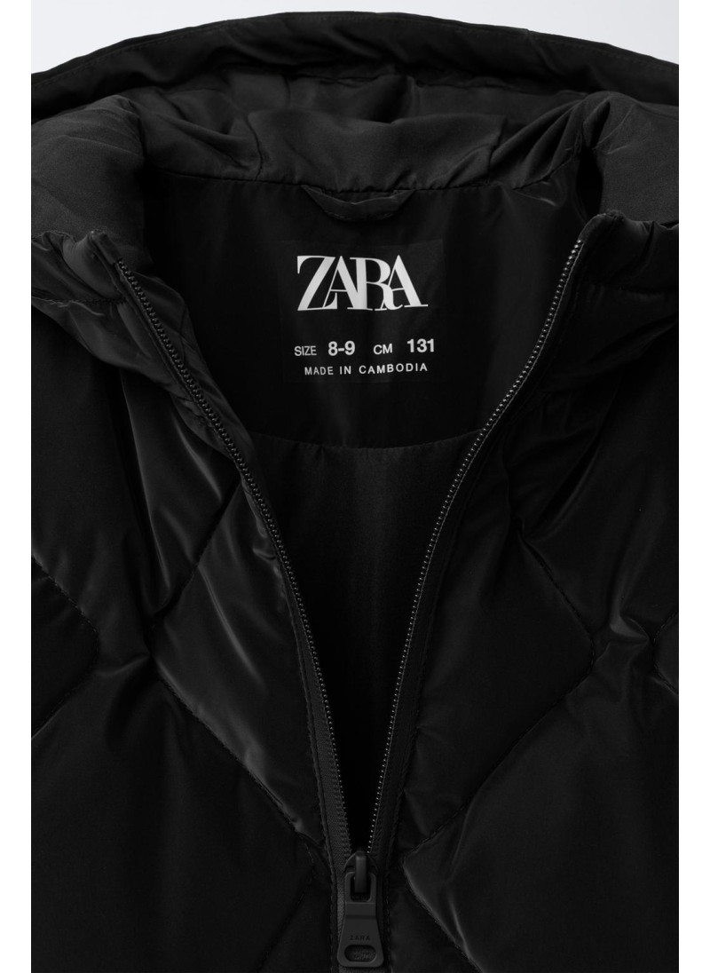 ДЛИННОЕ СТЕГАНОЕ ПАЛЬТО С РЕЗИНОВЫМ ПОКРЫТИЕМ ДЛИННОЕ СТЕГАНОЕ ПАЛЬТО С РЕЗИНОВЫМ ПОКРЫТИЕМ