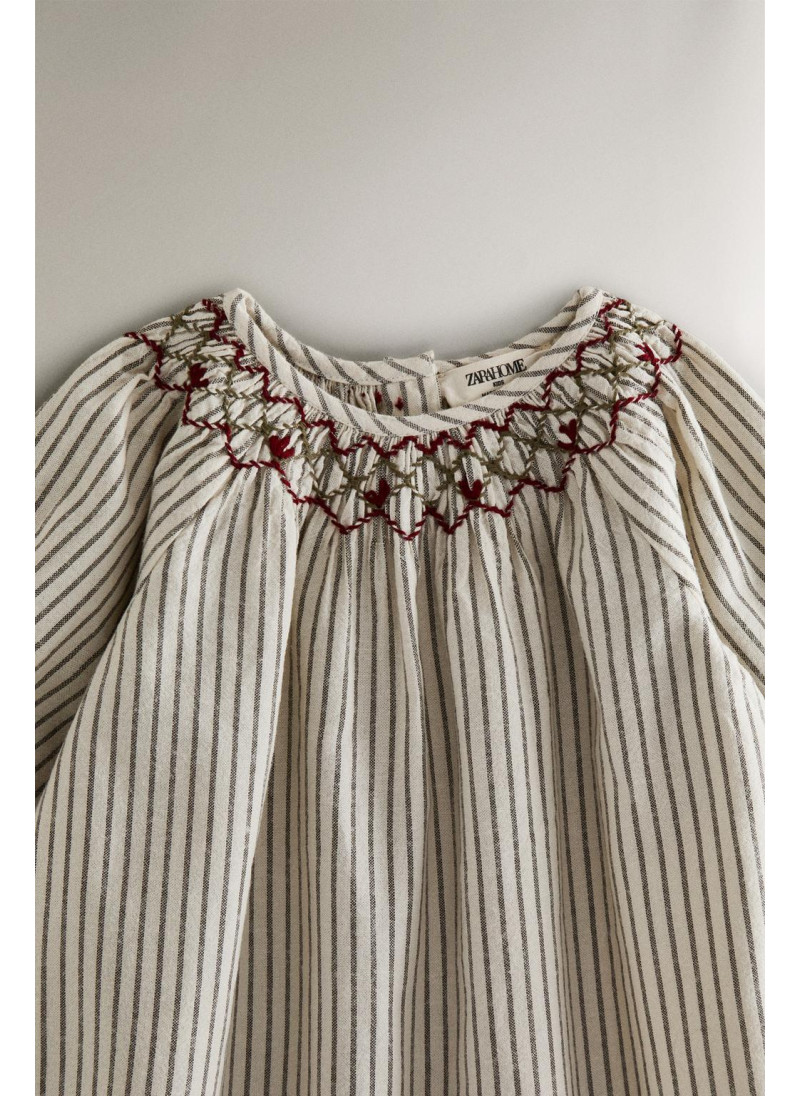 Ползунки для младенцев с рождественскими полосками и складками Ползунки для младенцев с рождественскими полосками и складками