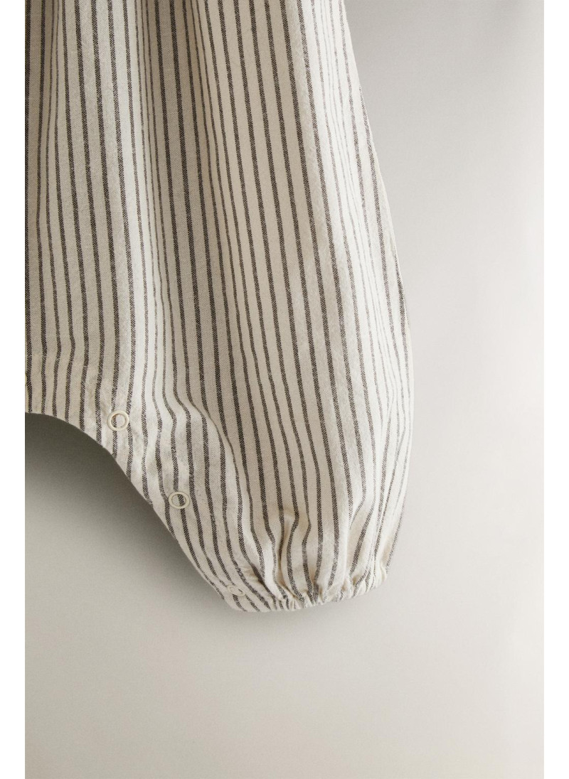 Ползунки для младенцев с рождественскими полосками и складками Ползунки для младенцев с рождественскими полосками и складками