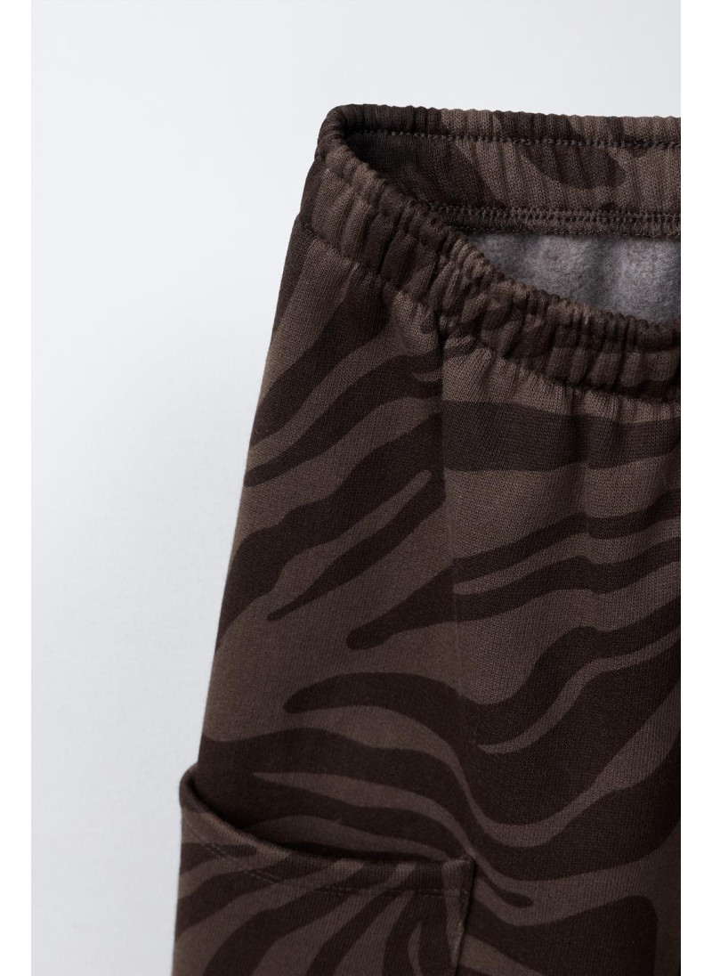 Набор кофты и брюк с принтом для занятий спортом Набор кофты и брюк с принтом для занятий спортом