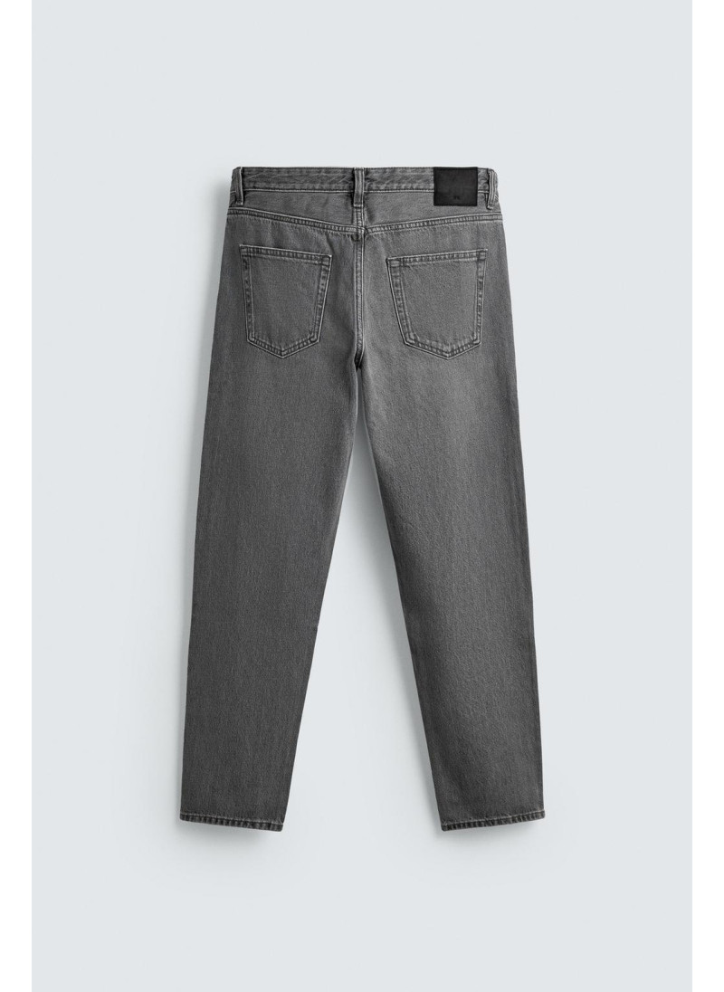 Джинсы с узкими бедрами и зауженными штанинами Джинсы с узкими бедрами и зауженными штанинами