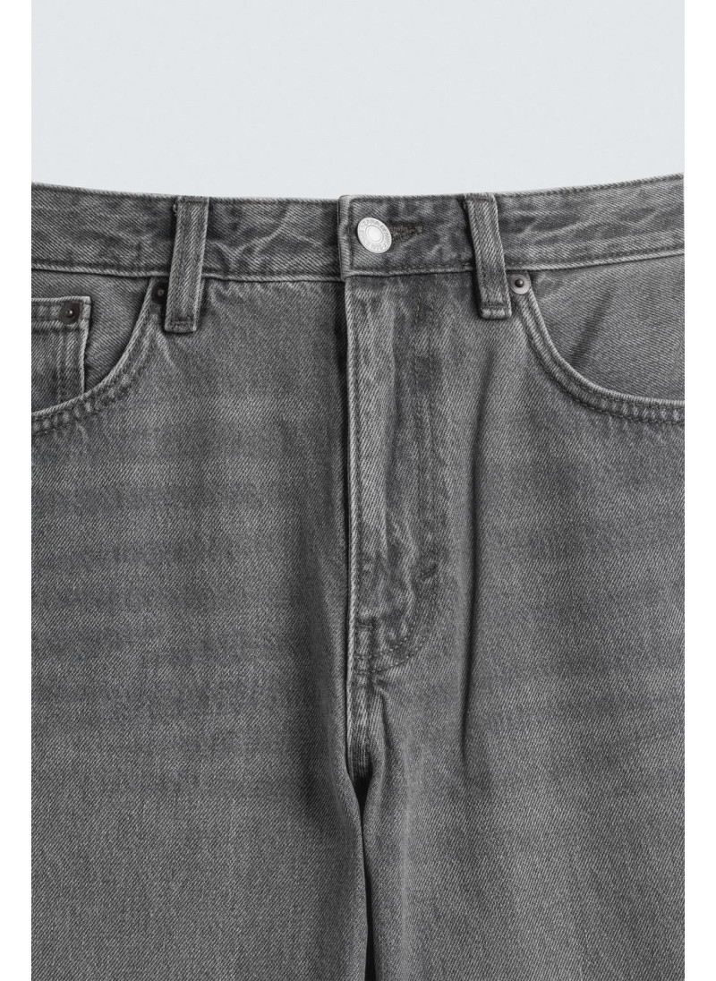 Джинсы с узкими бедрами и зауженными штанинами Джинсы с узкими бедрами и зауженными штанинами