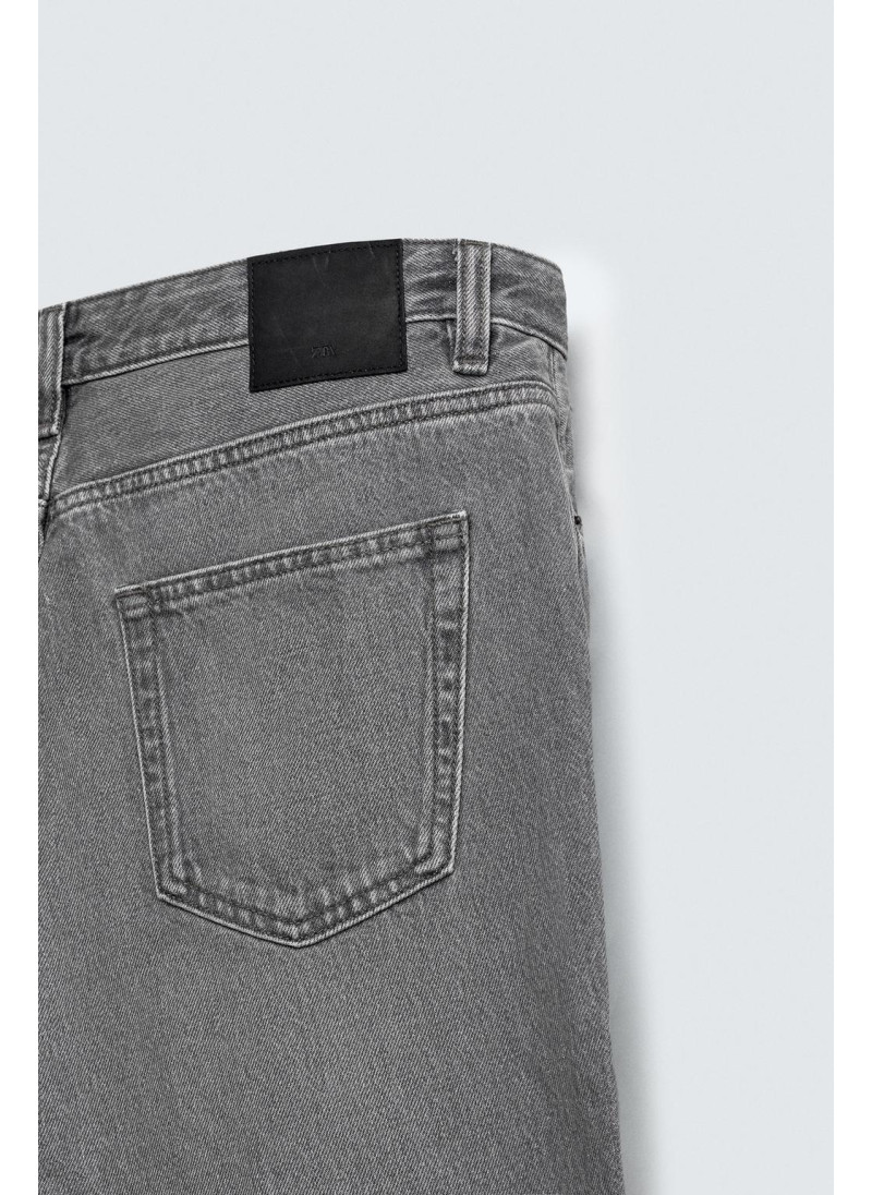 Джинсы с узкими бедрами и зауженными штанинами Джинсы с узкими бедрами и зауженными штанинами