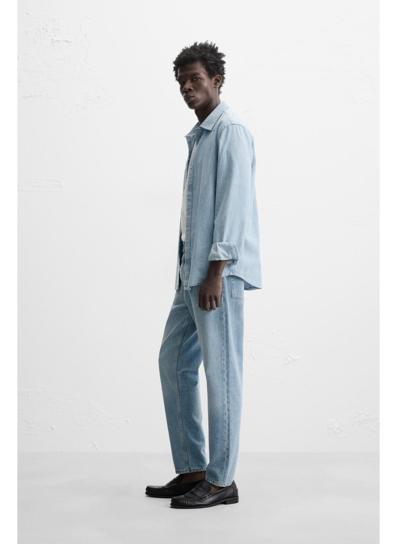 Джинсы с узкими бедрами и зауженными штанинами Джинсы с узкими бедрами и зауженными штанинами