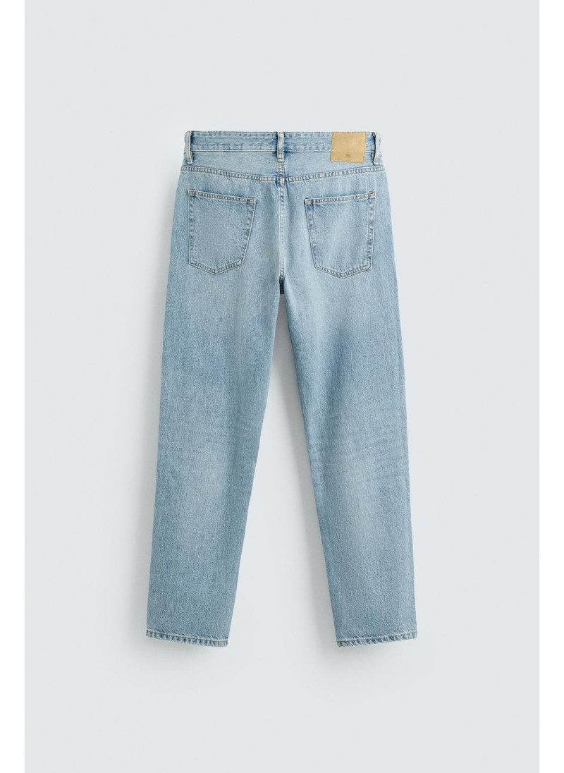 Джинсы с узкими бедрами и зауженными штанинами Джинсы с узкими бедрами и зауженными штанинами