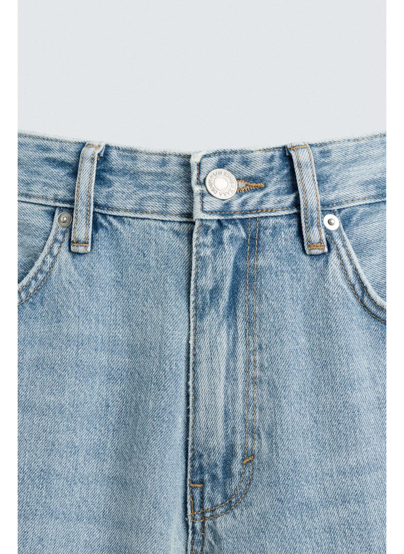 Джинсы с узкими бедрами и зауженными штанинами Джинсы с узкими бедрами и зауженными штанинами